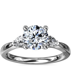14k 白金梨形辅石钻石订婚戒指（1/4 克拉总重量）
